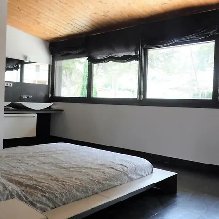 Del Bosque Villa *